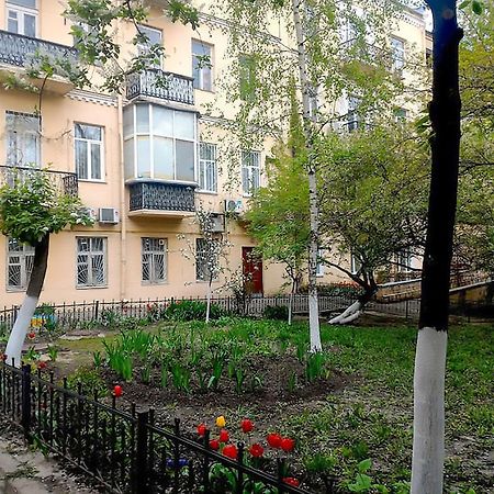 Home Hotel Apartments On Zoloti Vorota Kiev Bagian luar foto
